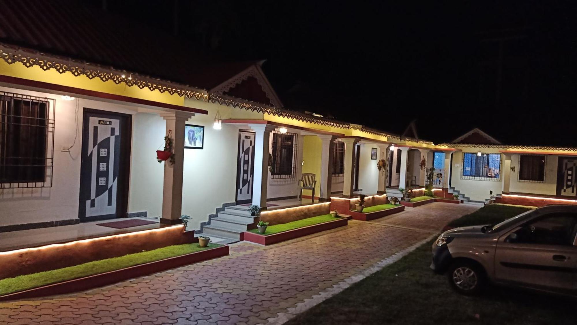 Viswamurti Resorts Chālsa Exterior photo